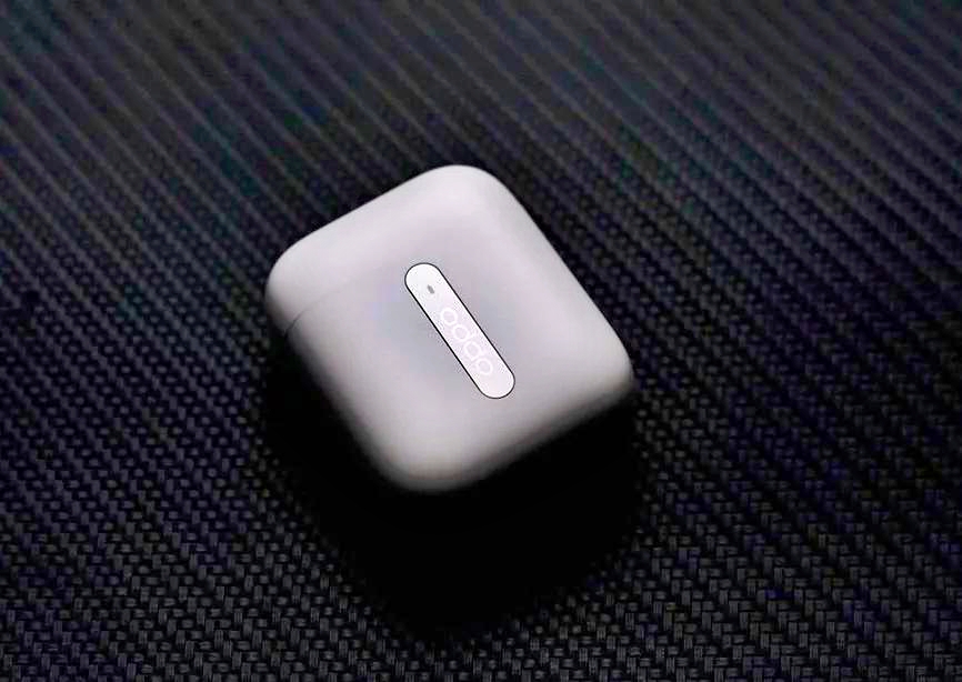 Hình ảnh rò rỉ của OPPO Enco Free để lộ thiết kế tương tự với Apple AirPods